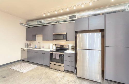 Lincoln Heights Apartment | South Hill King Suite, Stylish, Private, Parking Included