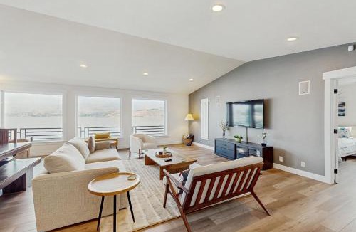 Chelan House | South Lakeshore Waterfront Oasis