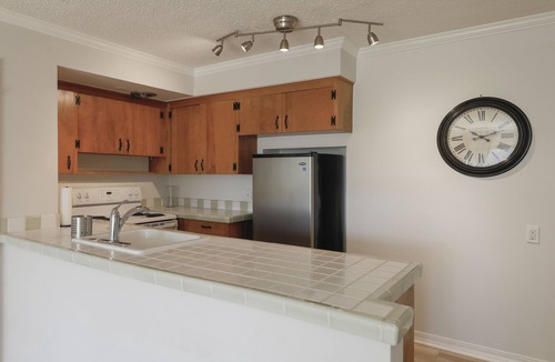Cedar Hills Condo | Spacious 1-bdr on Canyon Rd. Designated Parking.