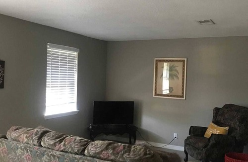 Pascagoula Apartment | Spacious 1 Bedroom Apt near beach .