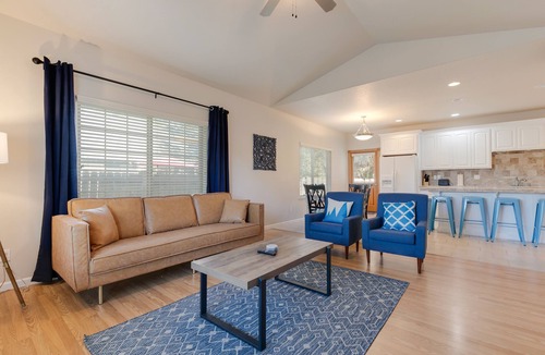 Sisters House | Spacious 1 Level Sisters Home - Walk to Downtown