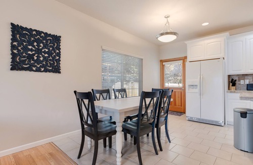 Sisters House | Spacious 1 Level Sisters Home - Walk to Downtown