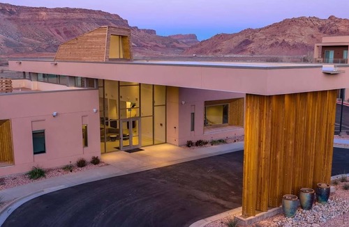 Moab Condo | Spacious 2-bedroom, 2-bath resort condo sleeps 6 just minutes from Arches NP