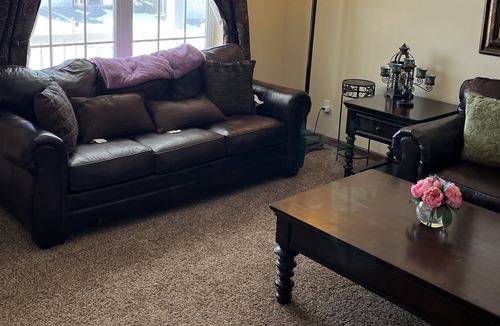 Cedar Rapids House | Spacious 2 bedroom 2 bath house . Quiet and friendly neighborhood