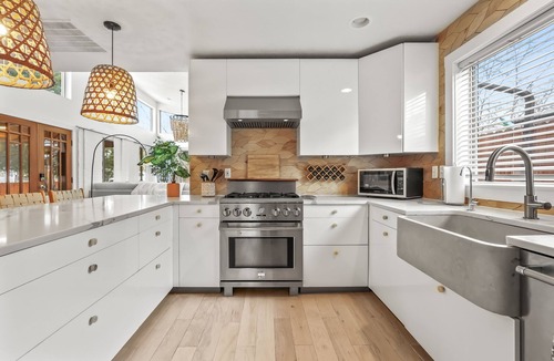 South Boise Village House | SPACIOUS! 2 Primary + 2 Queen rooms with a Primary on the main floor!