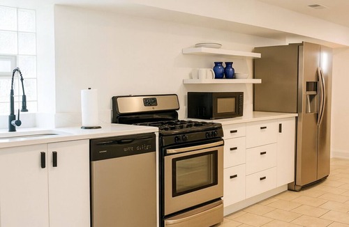 Tri-Taylor Apartment | Spacious 2BR - 10 mins from Downtown