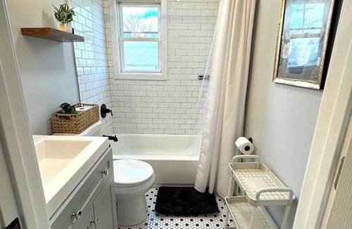 Westwood Apartment | Spacious 2BR Cincinnati Apt | Prime Location