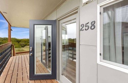 Ocean Shores Condo | Spacious 2BR Condo in Ocean Shores | Sleeps 6