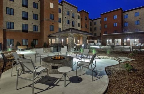 Benton Harbor Condo | Spacious 2BR Suite w/Dining Area & Breakfast