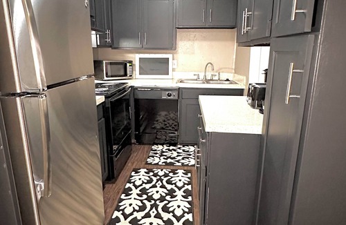 Fondren Apartment | Spacious 3 Level Loft: 5 mins walk from JSU Stadium, hospitals, bars, and more