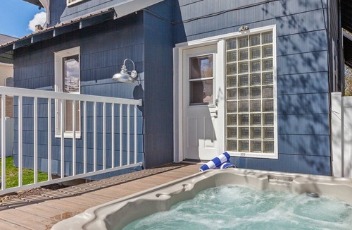 Garden District House | Spacious 3-Story Home—3 Blocks to Sherman Ave, Hot Tub, & Foosball for Fun-Filled Stays!
