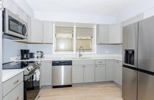 West Ridge Apartment | Spacious 3BR/2BA Apartment - Smart Lock & 85" TV - Near Downtown