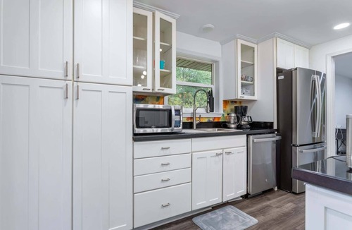 Sammamish House | Spacious 3BR Apt with Huge Yard near Two Lakes