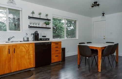 Logan House | Spacious 3br Main Floor Unit Near USU and Downtown