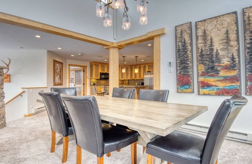 Vail Condo | Spacious 3BR Mountain Lodge Stone Fireplace Vaulted Ceilings & Mountain View