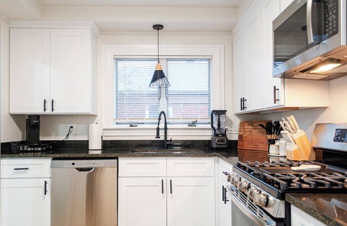 Allen Park House | Spacious 4-bedroom house in charming Allen Park with WiFi, AC