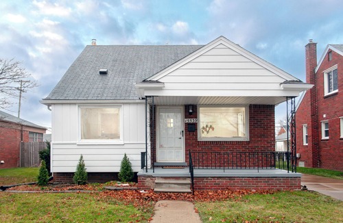 Allen Park House | Spacious 4-bedroom house in charming Allen Park with WiFi, AC