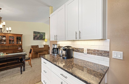 Post Falls House | Spacious 4-bedroom house w/2 living rooms and game room Post Falls with AC