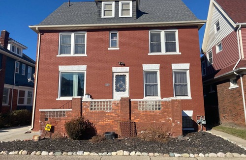Detroit House | Spacious 4-bedroom Historic house with WiFi in heart of Detroit/Free Parking!