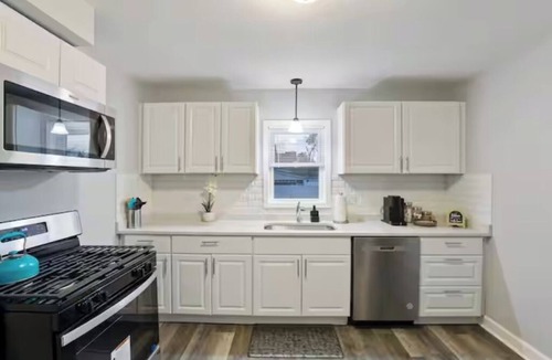 Broadview House | Spacious 4-bedroom house in fantastic Broadview