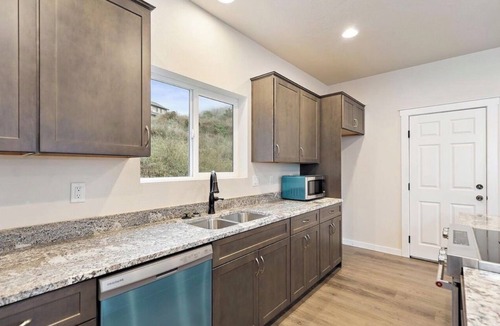 Gold Hill House | Spacious 4-bedroom house in Historic Gold Hill w/FREE-WIFI-HOT TUB-24HRSECURITY