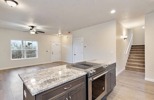 Gold Hill House | Spacious 4-bedroom house in Historic Gold Hill w/FREE-WIFI-HOT TUB-24HRSECURITY