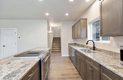 Gold Hill House | Spacious 4-bedroom house in Historic Gold Hill w/FREE-WIFI-HOT TUB-24HRSECURITY