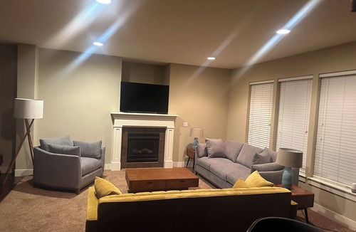 Minnehaha House | Spacious 4-bedroom house with AC in enchanting Vancouver