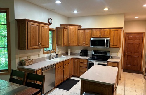 Bellaire House | Spacious 4-bedroom house in beautiful Bellaire with Hot Tub, Pool Table