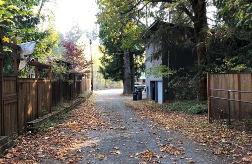 Enumclaw House | Spacious 4-bedroom house on the river in beautiful Greenwater.