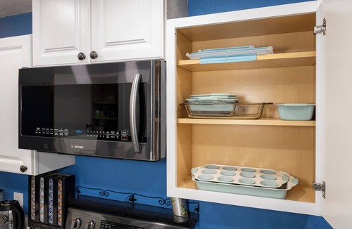 Medford House | Spacious 4-bedroom house near the center of Medford—AC and hot tub