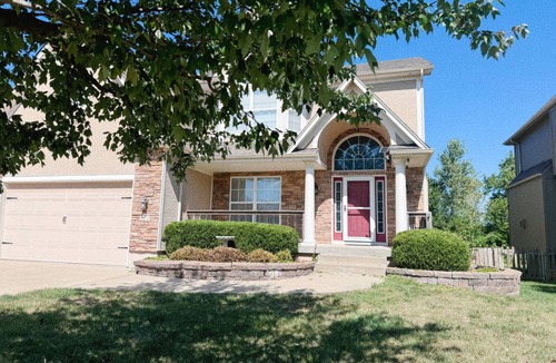 Lee's Summit House | Spacious 4-bedroom house with WiFi and AC in fabulous Lee's Summit