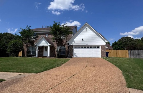 Olive Branch House | Spacious 4-Bedroom Home with Two Living Rooms & Pool in Olive Branch