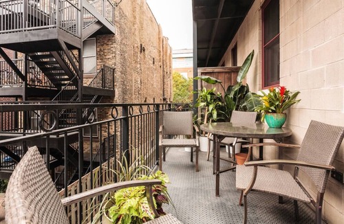 West Town House | Spacious 4-Level/4-Bedroom Townhouse in West Loop