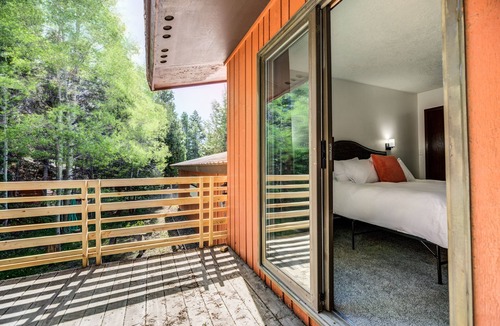 West Yellowstone House | Spacious 4BR home in West Yellowstone, 1 minute from the park: Geyser Getaway