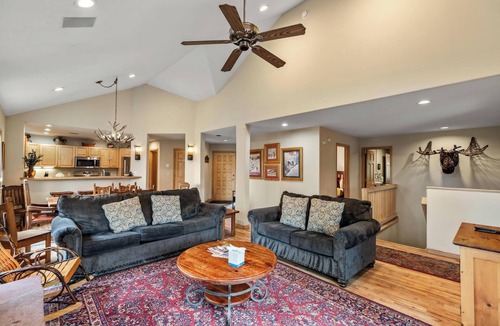 Steamboat Springs House | Spacious 4BR Luxury Home Near the Slopes | Ideal for Families and Groups!