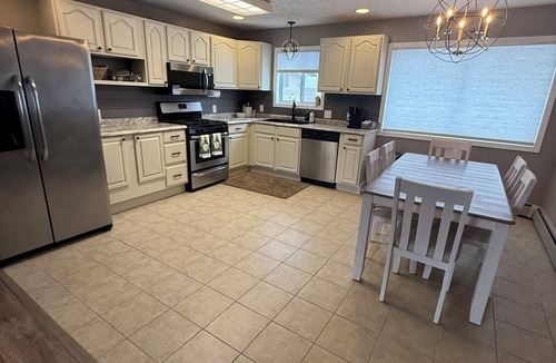 Prudenville House | Spacious 5-bed Retreat Near Houghton Lake – Sleeps 10