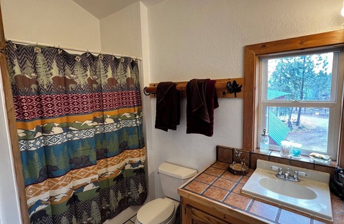 Bonners Ferry Cabin | Spacious 5-bedroom lodge in welcoming Bonners Ferry with AC, WiFi