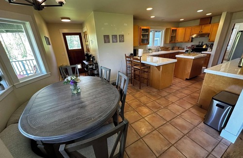 Freeland House | Spacious 5-bedroom farmhouse close to everything on Whidbey Island with hot tub!