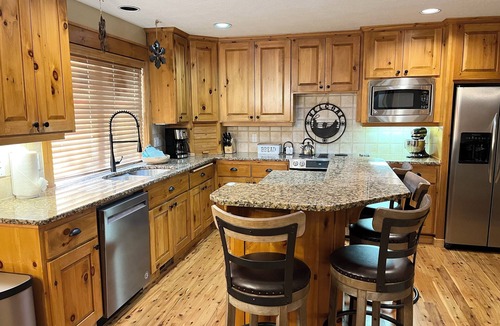 Deer Park House | Spacious 5-bedroom house with AC, WiFi, SHARC passes in beautiful Sunriver!