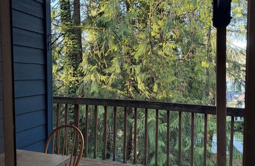 Viewpoint House | Spacious 5-bedroom house in peaceful Redmond with AC