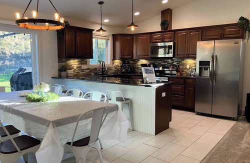 Moscow House | Spacious 5-bedroom house in Moscow with AC, RV Parking. Family friendly