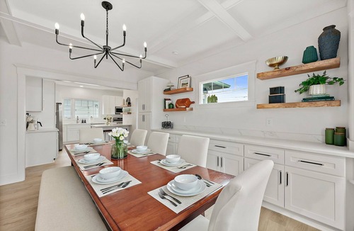 Central Tacoma House | Spacious 5-bedroom house in charming Tacoma with WiFi, AC, Hottub, firepit!