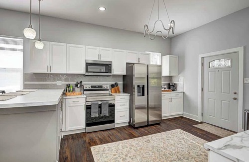 Indianapolis House | Spacious 5-Bedroom Bungalow in Indianapolis