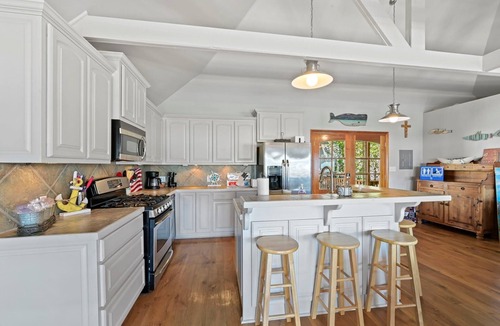 Springfield House | Spacious 5-bedroom house in fabulous Springfield, La with Waterfront access!