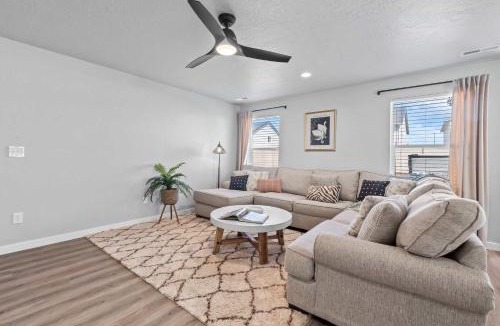 Meridian House | Spacious 5BR - Gamer Room - Hot Tub & Pool Access