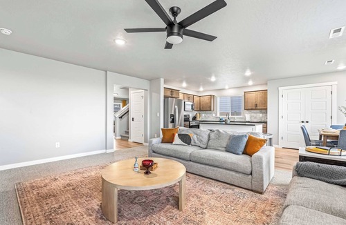 Nampa House | Spacious 5BR - Gamer Room - Hot Tub & Basketball