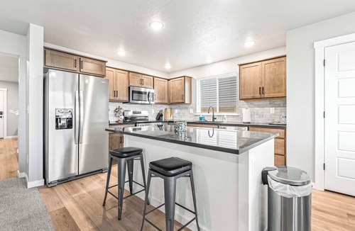 Nampa House | Spacious 5BR - Gamer Room - Hot Tub & Basketball