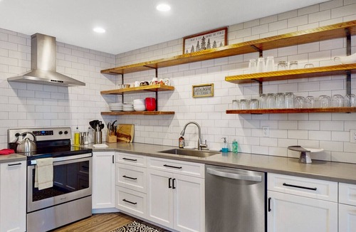 Oakridge House | Spacious 5BR with Sauna & AC, Fenced Yard,Fast WiFi, Near Willamette Pass