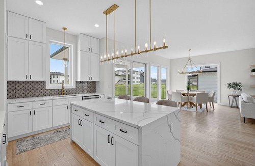 Waukee House | Spacious 6 bed home minutes from Palms Theater, shops and restaurants.